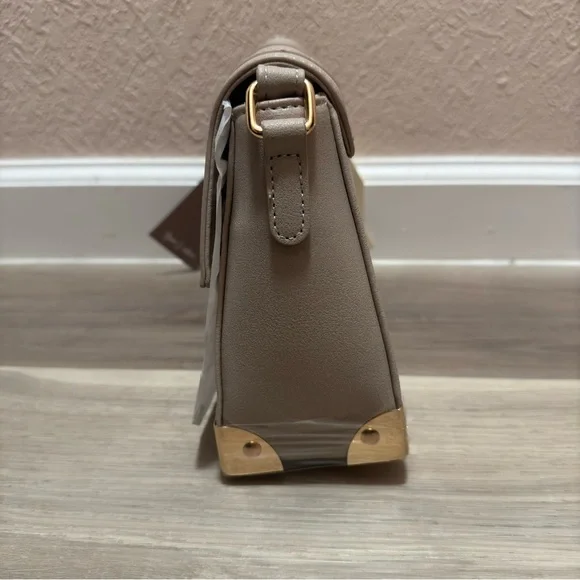 Yani J'adore Beige and Gold Crossbody Bag with Adjustable Strap - Picture 5 of 6